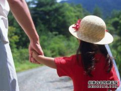 邓超和一位72岁的母亲一起去了北京。Superbrothe