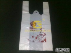 白色污染裂缝，稻草变形，可分解的“塑料袋”